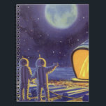 Außerirdischen zur Vintagen Science Fiction auf de Notizblock<br><div class="desc">Vintage Illustration futuristische Science Fiction Außerirdischen und Roboter im Weltraumbild. Ein klassisches Comic-Buch-Design mit freundlichen Alien-Astronauten auf einem fremden Planeten oder Mond auf einer Raumstation,  die auf der Erde herauf und winkt. Sterne funkeln am Nachthimmel.</div>