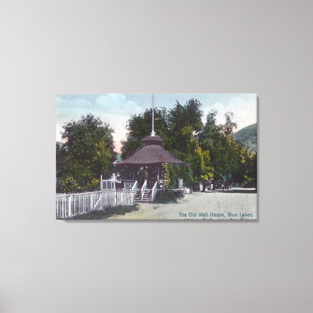 Aussicht auf das Old Well House am Blue Lake Leinwanddruck (Vorderseite)