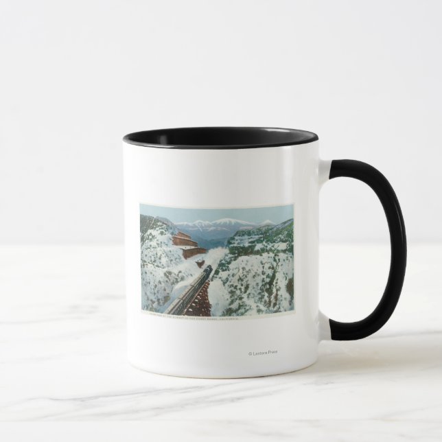 Aussicht auf den Zug auf dem Gipfel der Küste Tasse (Rechts)