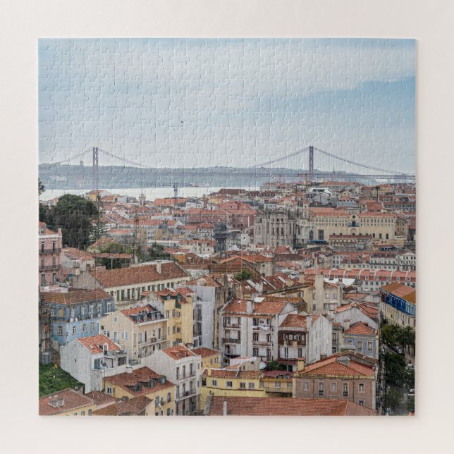 Aussicht auf die Altstadt von Lissabon und die Brü (Vertikal)