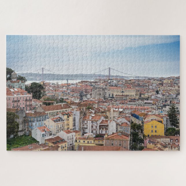Aussicht auf die Altstadt von Lissabon und die Brü (Horizontal)