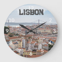 Aussicht auf die Altstadt von Lissabon und die Brü