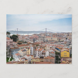 Aussicht auf die Altstadt von Lissabon und die Brü Postkarte