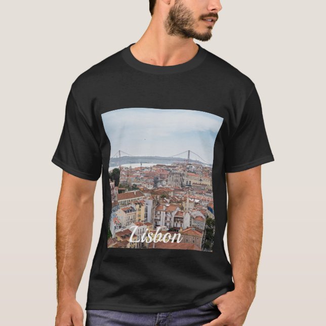 Aussicht auf die Altstadt von Lissabon und die Brü T-Shirt (Vorderseite)