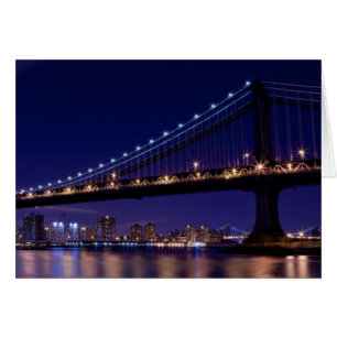 Aussicht auf die Brücke von Manhattan in der Nacht