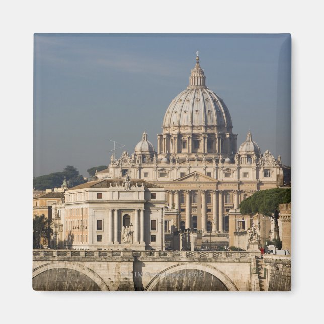 Aussicht auf die Kuppel des Petersdom mit Magnet (Vorne)