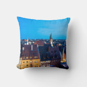 Aussicht auf die Nürnberger Altstadt in der Nacht Kissen