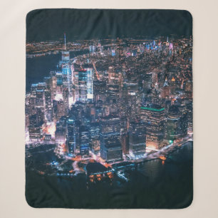 AUSSICHT AUF DIE STADT GEBÄUDE WÄHREND DER NACHT SHERPADECKE