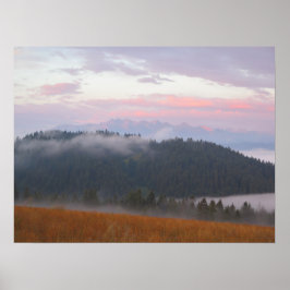 Aussicht auf die Tatra bei Sonnenaufgang Poster