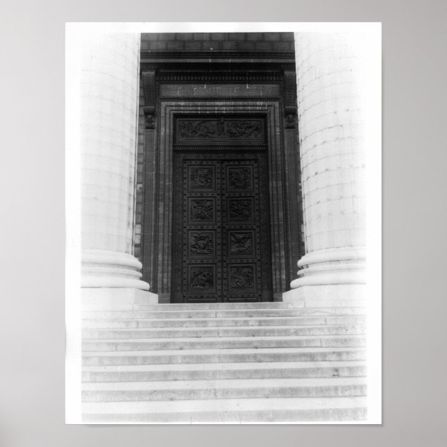 Aussicht auf die Tür von La Madeleine Poster (Vorne)