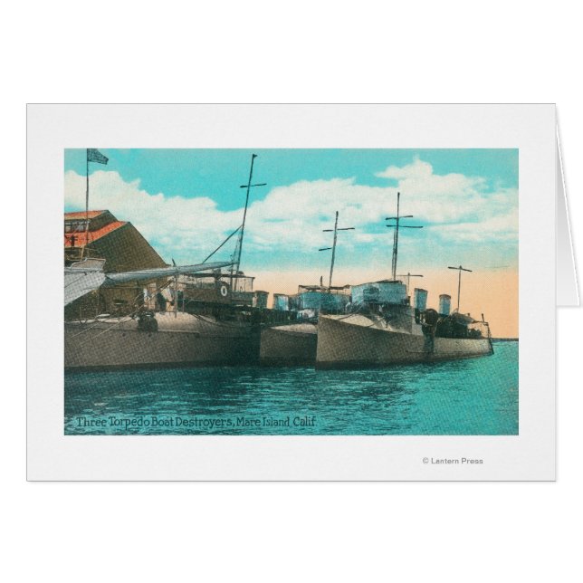 Aussicht auf drei Torpedo-Bootzerstörer im Dock (Vorderseite (Horizontal))