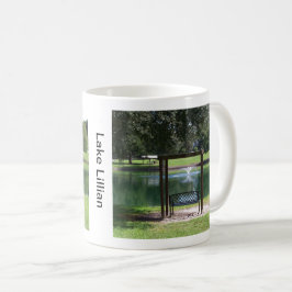 Aussicht auf einen kleinen See Kaffeetasse