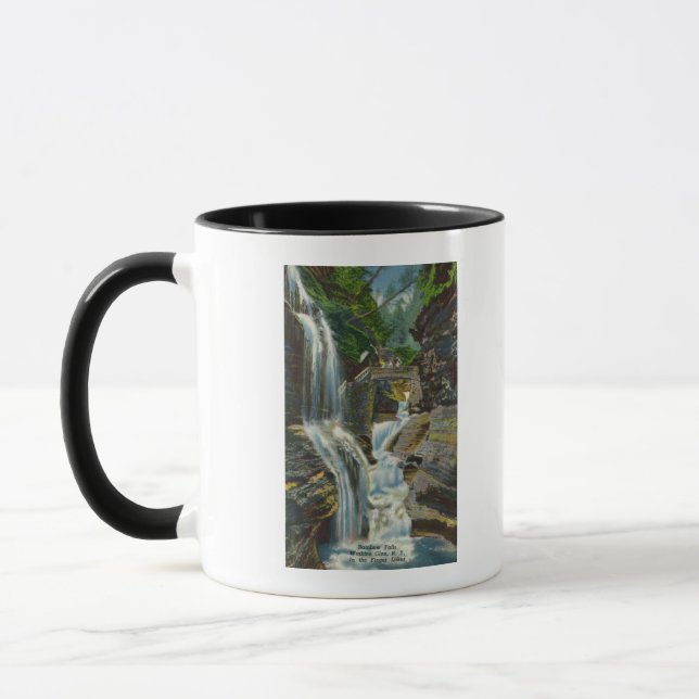 Aussicht auf Regenbogenfälle und Brücke Tasse (Links)