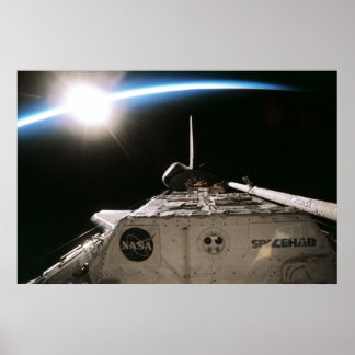 Aussicht auf Sonnenaufgang aus dem Weltraum Shuttl Poster