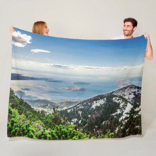 Aussicht aufs Meer aus den Bergen Fleecedecke