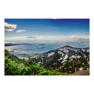 Aussicht aufs Meer aus den Bergen Poster