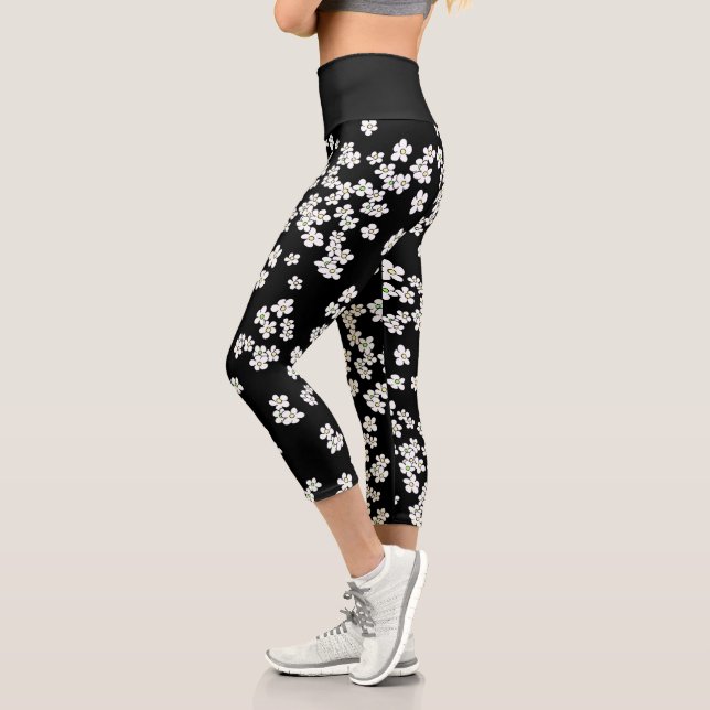 Aussie Black and White Daisies Capri Leggings (Links)