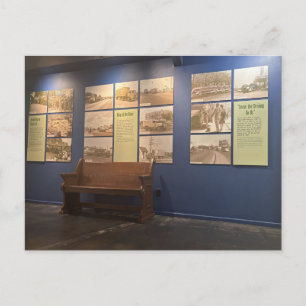 Ausstellung Vintage-Fotos Holzbank Postkarte