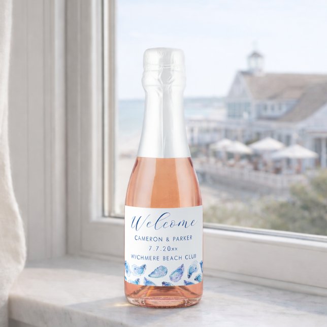 Austerblaue Wasserfarbe Hochzeitsgeschenk Mini Fla (Oyster Blue Watercolor Mini Sparkling Wine Bottle Label for Wedding Welcome Bags by Concertina press)