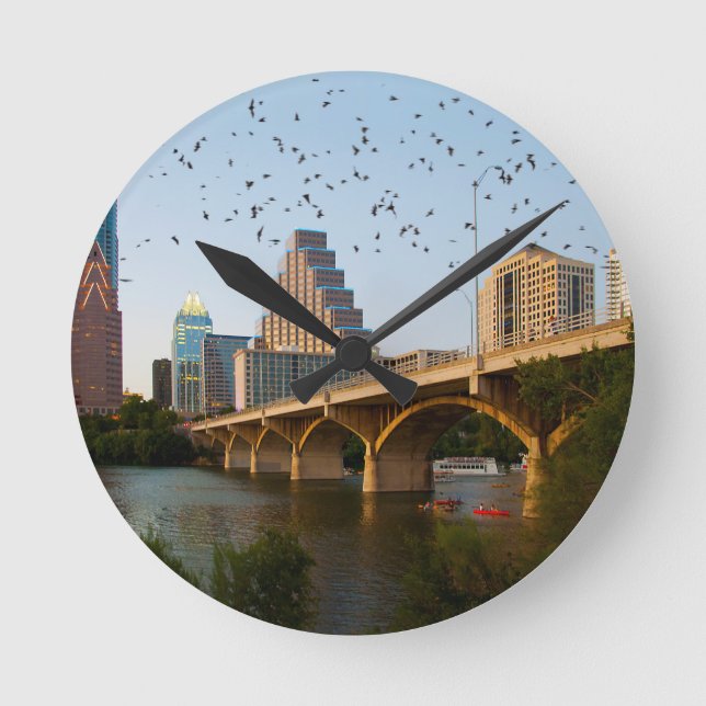 Austin, Texas mit Fledermäuse Runde Wanduhr (Vorderseite)
