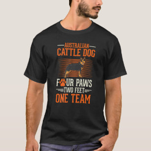 Australian Cattle Dog vier Pfoten zwei Füße ein Te T-Shirt