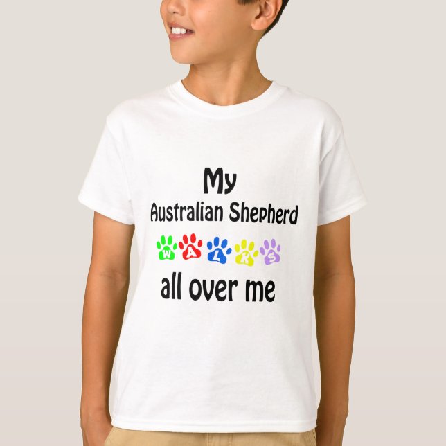 Australian Shepherd Walks Design T-Shirt (Vorderseite)