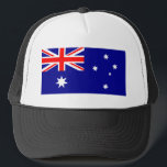Australie Truckerkappe<br><div class="desc">Die Flagge Australiens basiert auf dem britischen Blue Ensign - einem blauen Feld mit der Union Jack im Kanton- oder Oberhausviertel -, das mit einem großen weißen siebenspitzen Stern (dem Commonwealth Star) und einer Repräsentation der Konstellation des Südkreuzes, bestehend aus fünf weißen Sternen - einem kleinen Fünf-Sterne-Stern und vier, größeren,...</div>