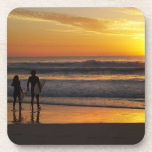 Australien, Queensland, Gold Coast, Surfer bei Getränkeuntersetzer