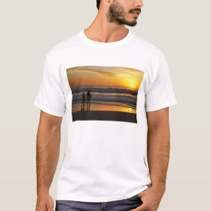Australien, Queensland, Gold Coast, Surfer bei T-Shirt