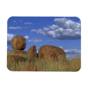Australien, Teufelsmurmeln. Kugelförmiger Sandstei Magnet