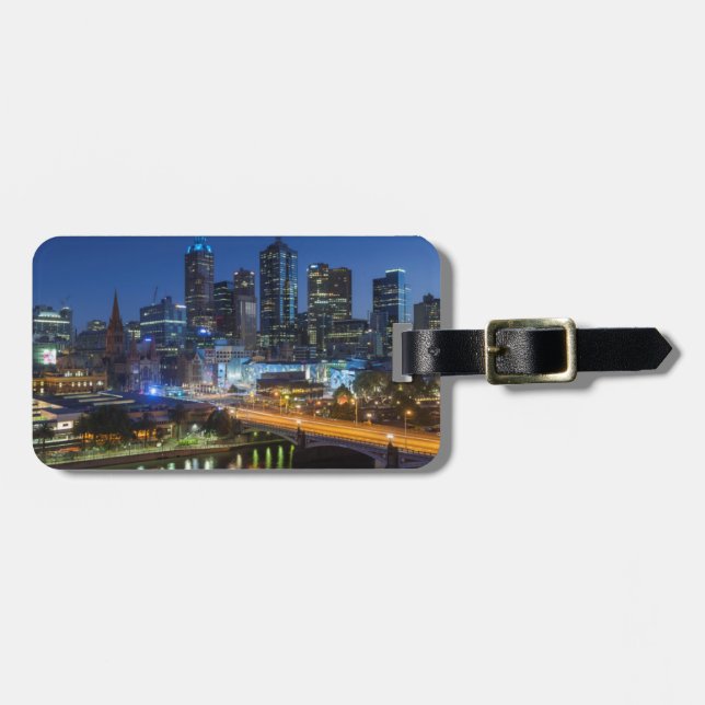Australien, Victoria, Melbourne, Skyline mit Gepäckanhänger (Vorderseite horizontal)
