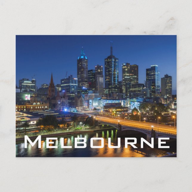 Australien, Victoria, Melbourne, Skyline mit Postkarte (Vorderseite)