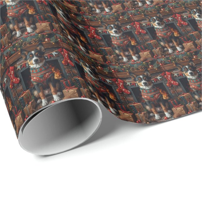 Australische Kelpie mit Weihnachtsgeschenken Feuer Geschenkpapier (Rolleneckpunkt)