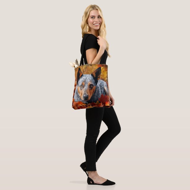 Australische Rinder im Herbst Leaves Fall Inspirie Tasche (Am Model)