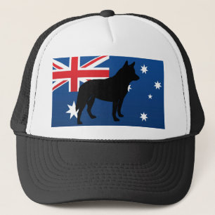 Australische Silhouette von Rinderhunden unter Fla Truckerkappe