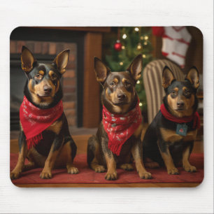 Australischer Kelpie am Kamin Weihnachten Mousepad