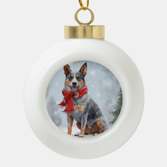 Australischer Rinderhund im Schnee Weihnachten Keramik Kugel-Ornament (Vorderseite)