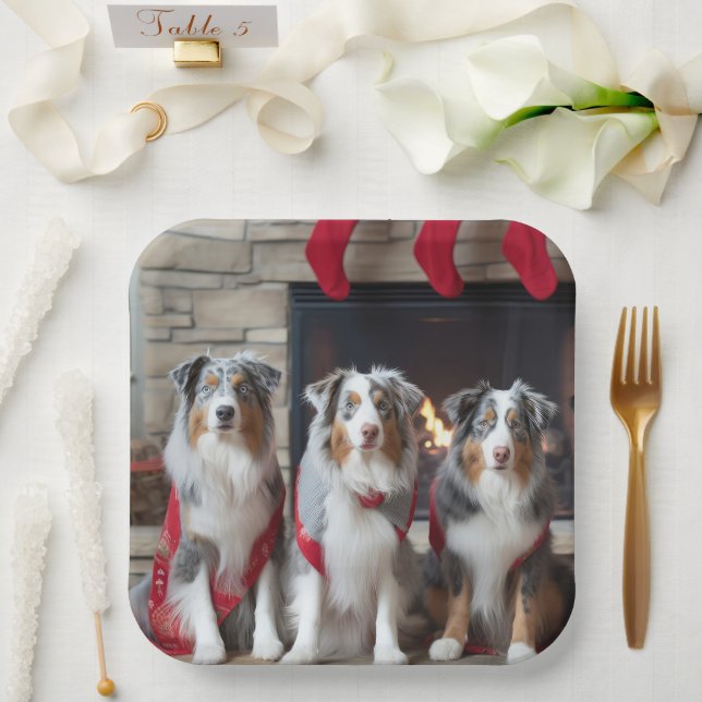 Australischer Schäferhund am Feuerplatz Weihnachte Pappteller (Hochzeit)