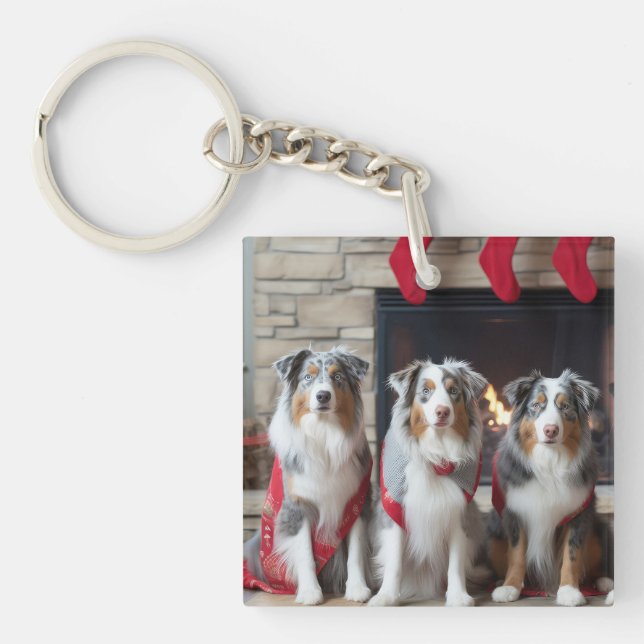 Australischer Schäferhund am Feuerplatz Weihnachte Schlüsselanhänger (Vorderseite)