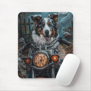 Australischer Schäferhund fährt Motorrad Halloween Mousepad