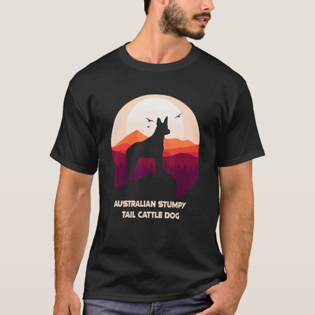 Australischer Stumpy Tail Cattle Dog und Berg T-Shirt (Vorderseite)
