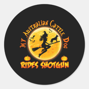 Australischer Treibhund fährt Shotgun Halloween Runder Aufkleber