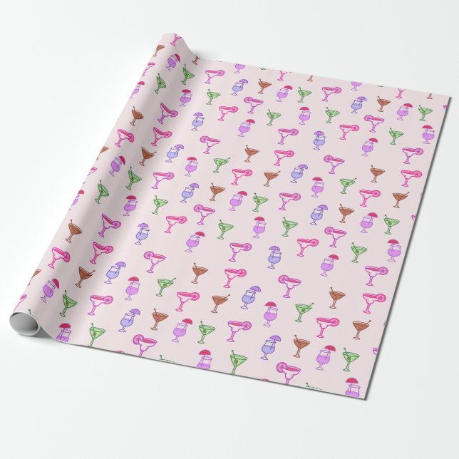 Auswahl an Cocktails auf rosa Packpapier (Ungerollt)