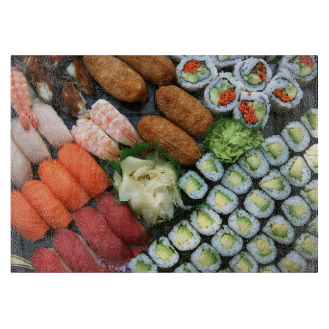 Auswahl an japanischen Sushi-Favoriten Schneidebrett (Vorderseite)
