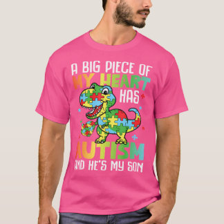 Autismus Mama ein großes Stück meines Herzens hat  T-Shirt
