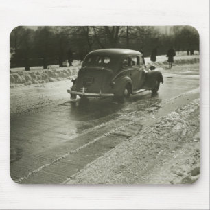 Auto auf der Straße Mousepad