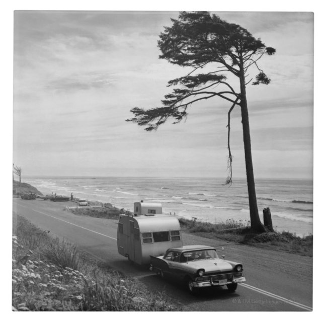 Auto, das Anhänger zieht Fliese (Vorderseite)