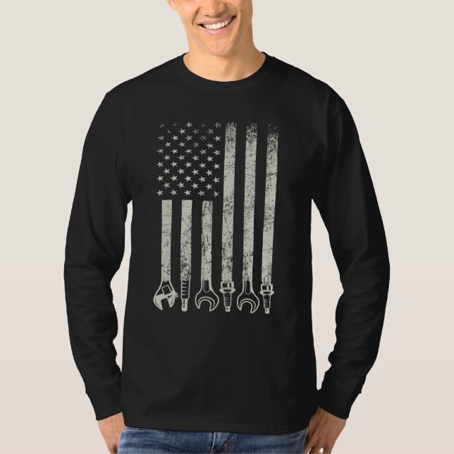 Auto Mechanical US sa Flag Schlüssel und Spark Plu T-Shirt (Vorderseite)