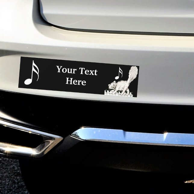 Autocollant De Voiture Chat blanc sur clés de piano (White winking cat on piano keys with white music notes on black bumper sticker for your car.)