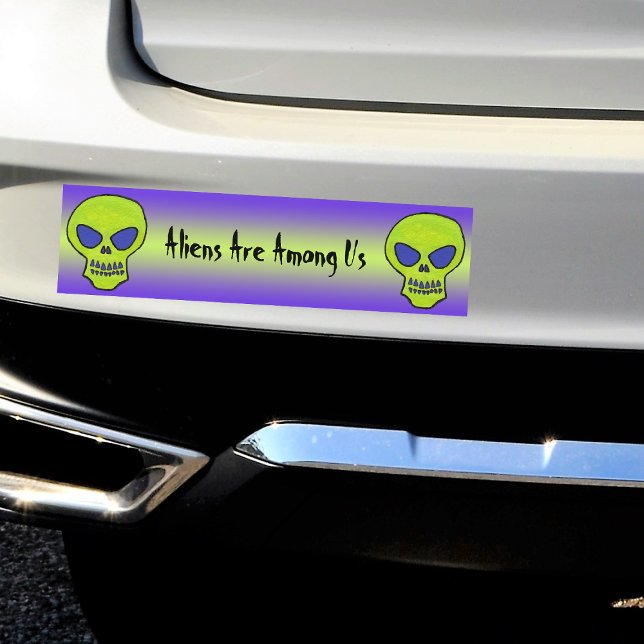 Autocollant De Voiture Crâne Alien vert (Two Neon green alien skulls on green and purple Aliens Are Among Us bumper sticker for your car.)